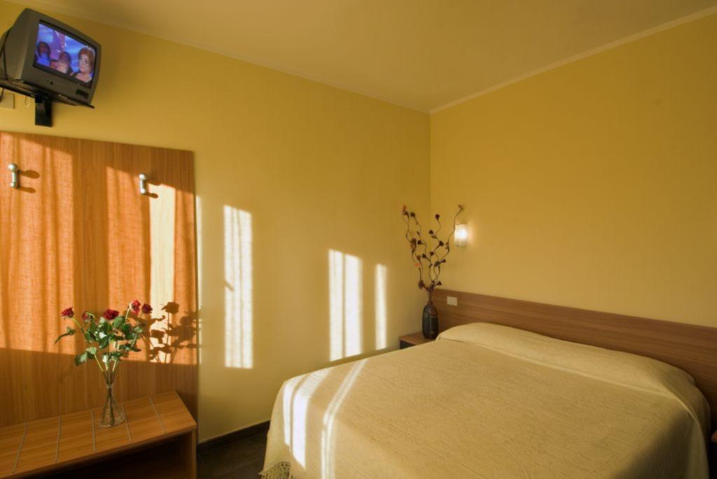 Hotel Il Cavaliere Nero تيرّينْيا الغرفة الصورة